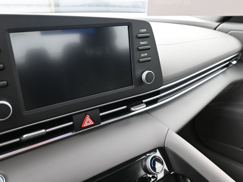 Certified 2025 Hyundai Elantra Sport image 27