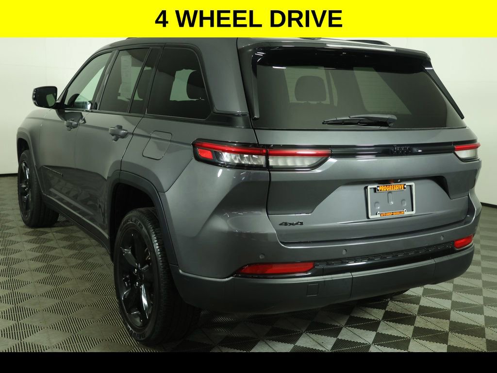 Used 2023 Jeep Grand Cherokee Altitude AWD/4WD image 5
