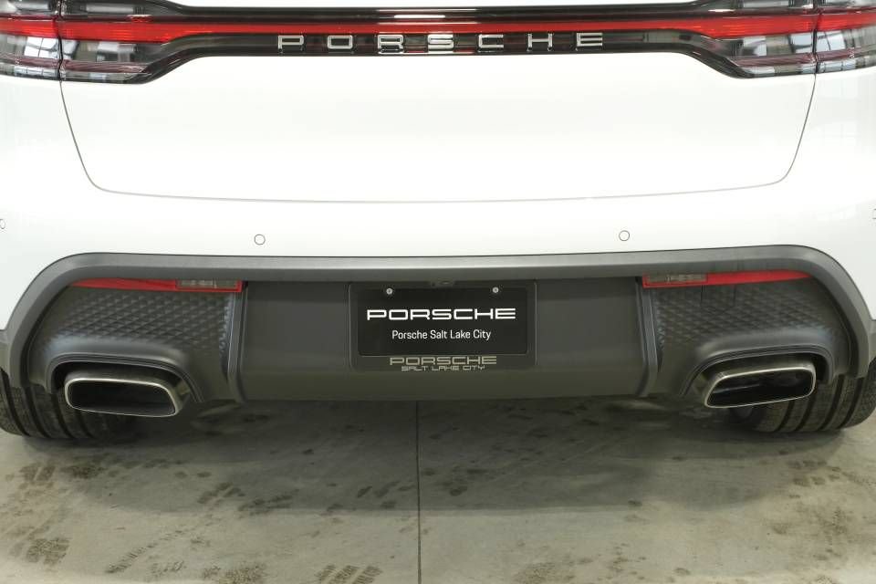 Certified 2026 Porsche Macan AWD/4WD image 38