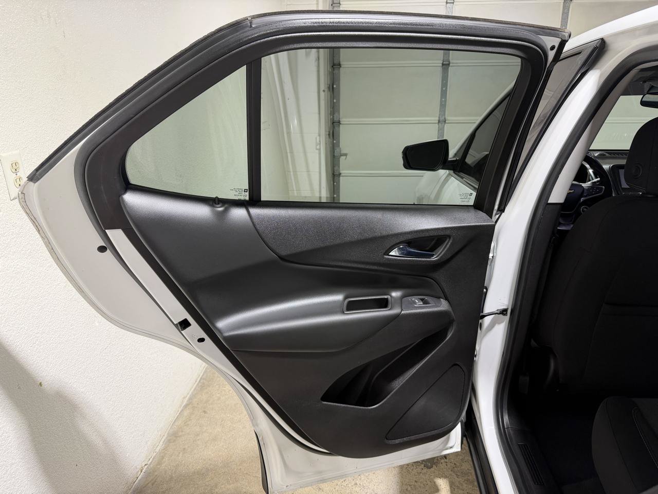 Used 2018 Chevrolet Equinox LT FWD image 12