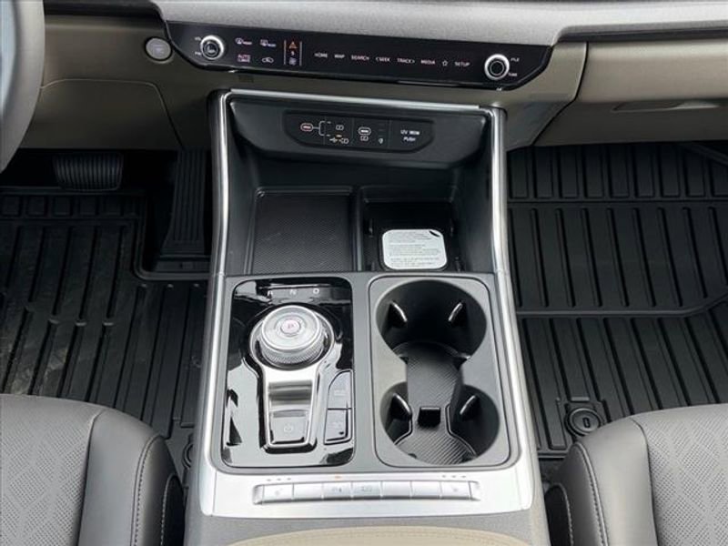 New 2026 Kia Carnival EX image 17