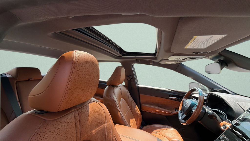 Used 2019 Toyota Avalon Limited FWD image 28