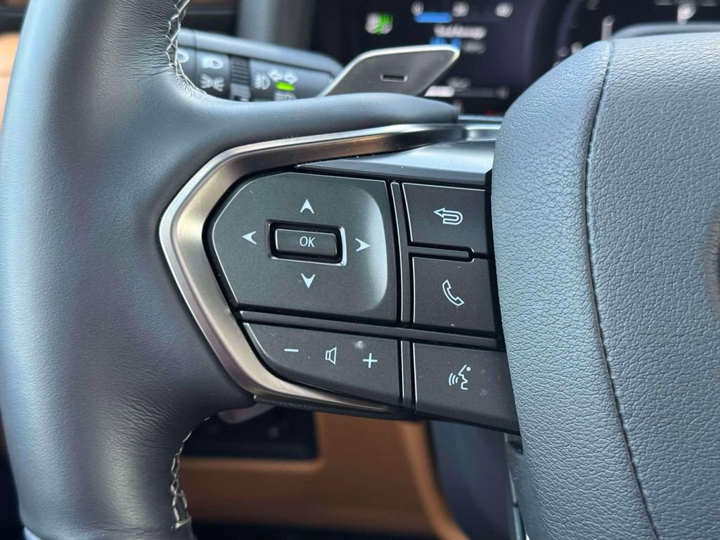 Used 2025 Lexus LX 600 4WD w/ Accessory Package (2T) image 23