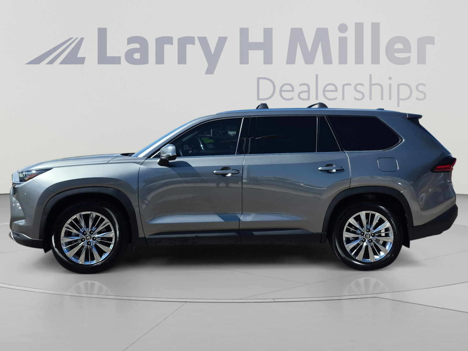 Used 2026 Toyota Grand Highlander AWD image 2