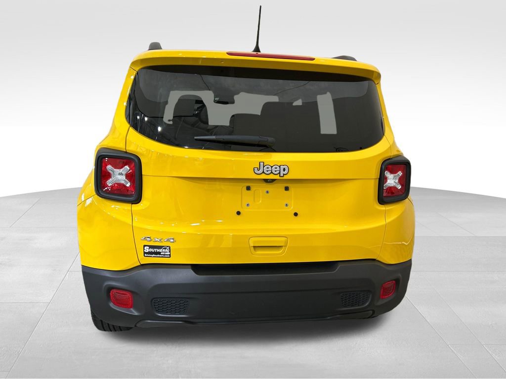 Used 2023 Jeep Renegade Latitude w/ Premium Group AWD/4WD image 4