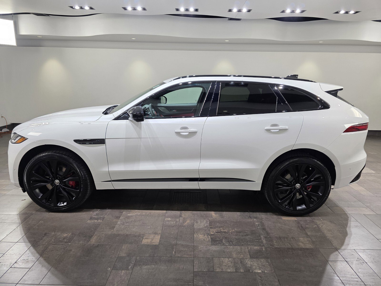 New 2026 Jaguar F-PACE R-Dynamic S image 3