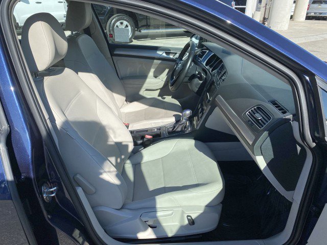 Used 2015 Volkswagen e-Golf SEL Premium image 28