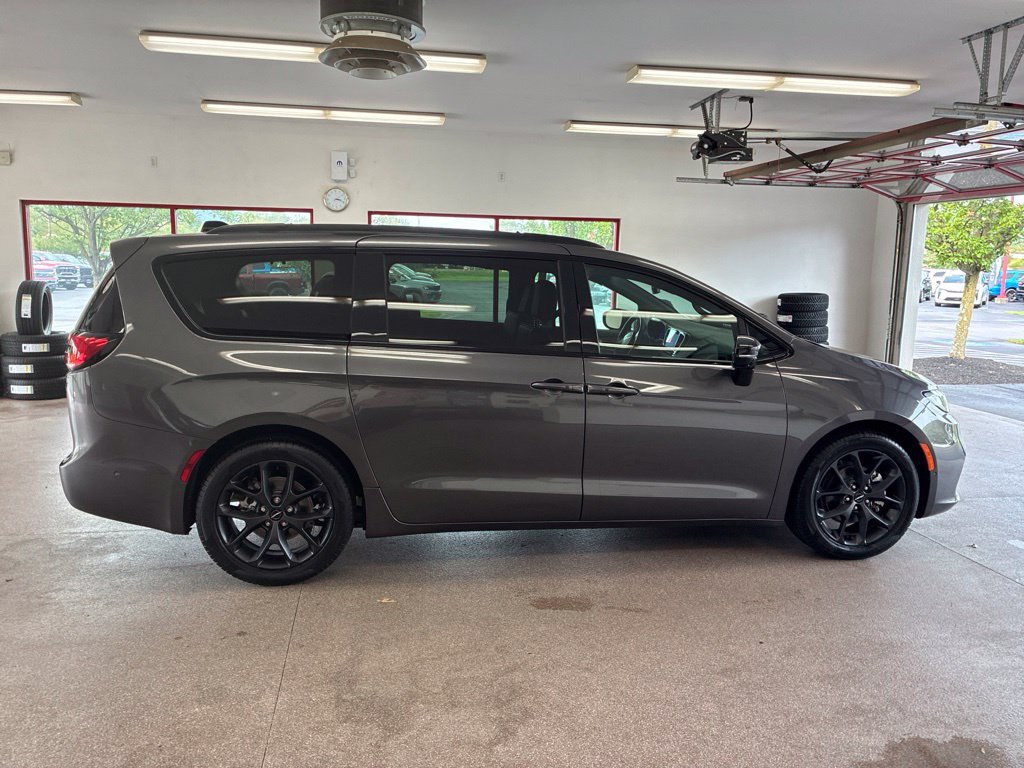 Used 2023 Chrysler Pacifica Limited w/ S Appearance Package FWD image 39