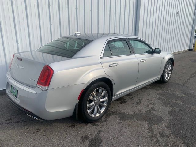 Used 2020 Chrysler 300 Touring L w/ Value Package AWD/4WD image 3