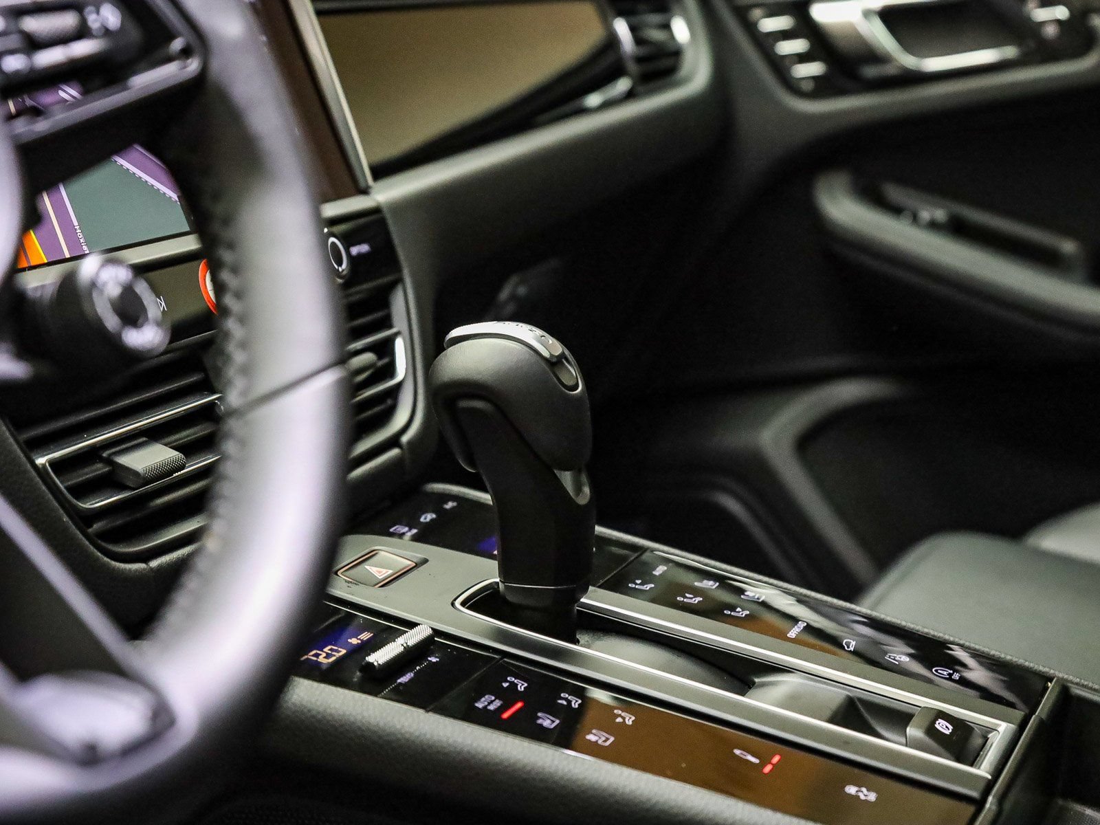 Certified 2025 Porsche Macan Turbo AWD/4WD image 28