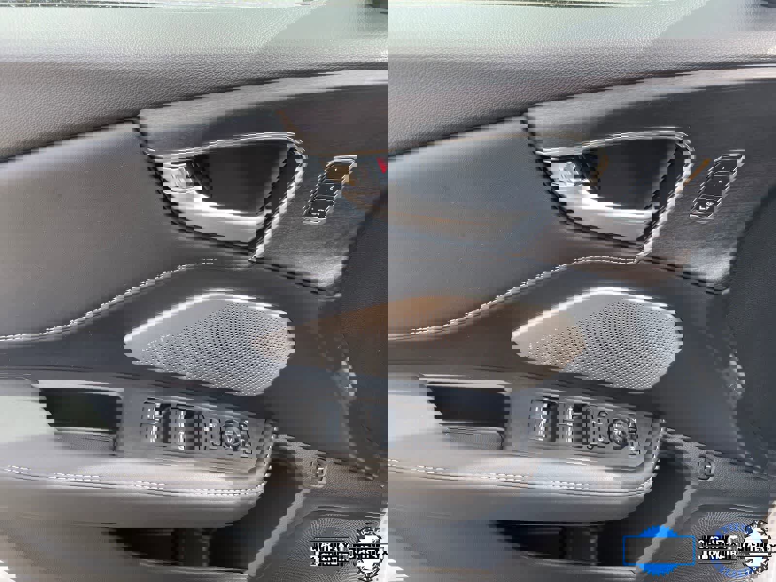 Certified 2025 Acura MDX SH-AWD w/ Advance Package image 12