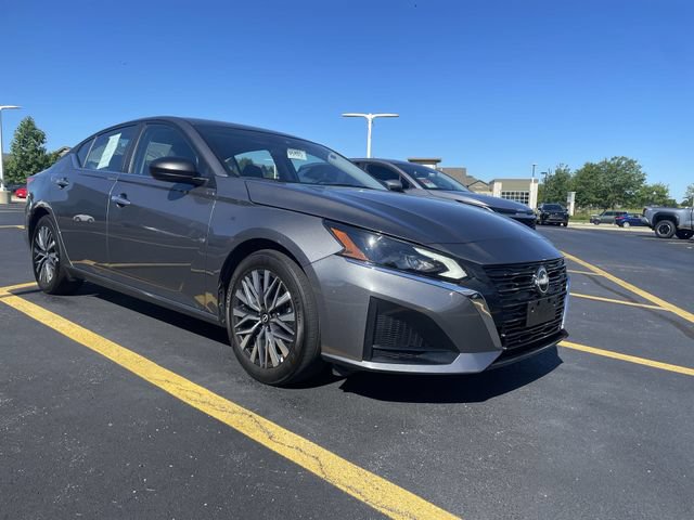 Used 2025 Nissan Altima 2.5 SV FWD image 10