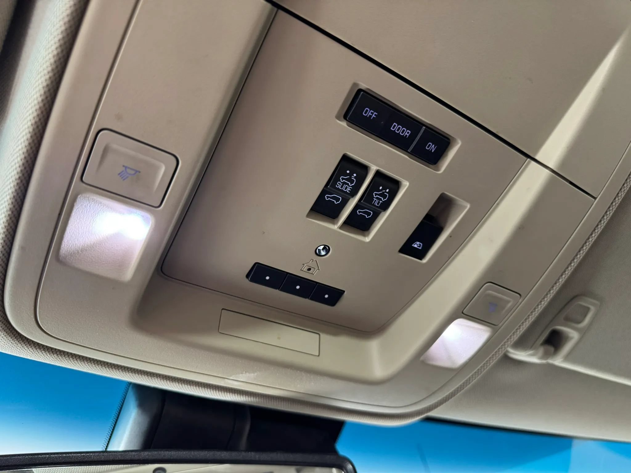 Used 2019 GMC Sierra 2500 Denali w/ Duramax Plus Package AWD/4WD image 23