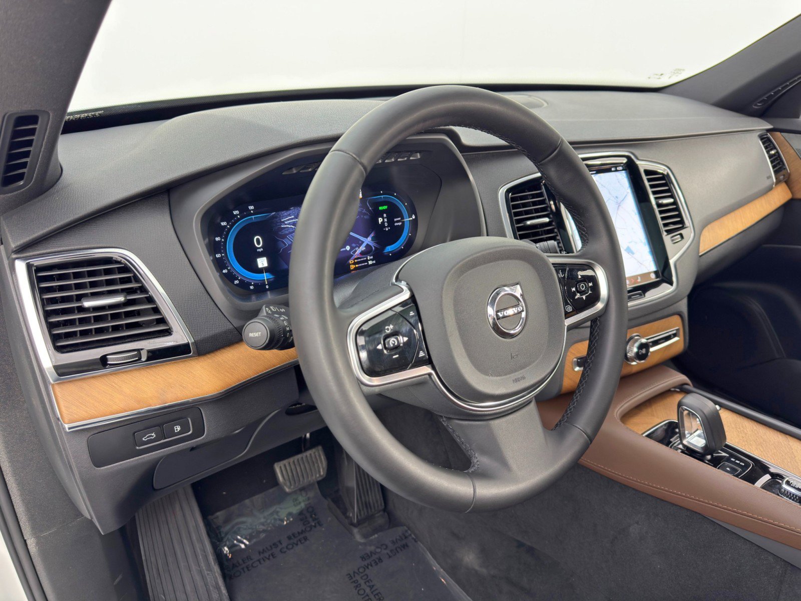 Used 2024 Volvo XC90 T8 Plus image 14