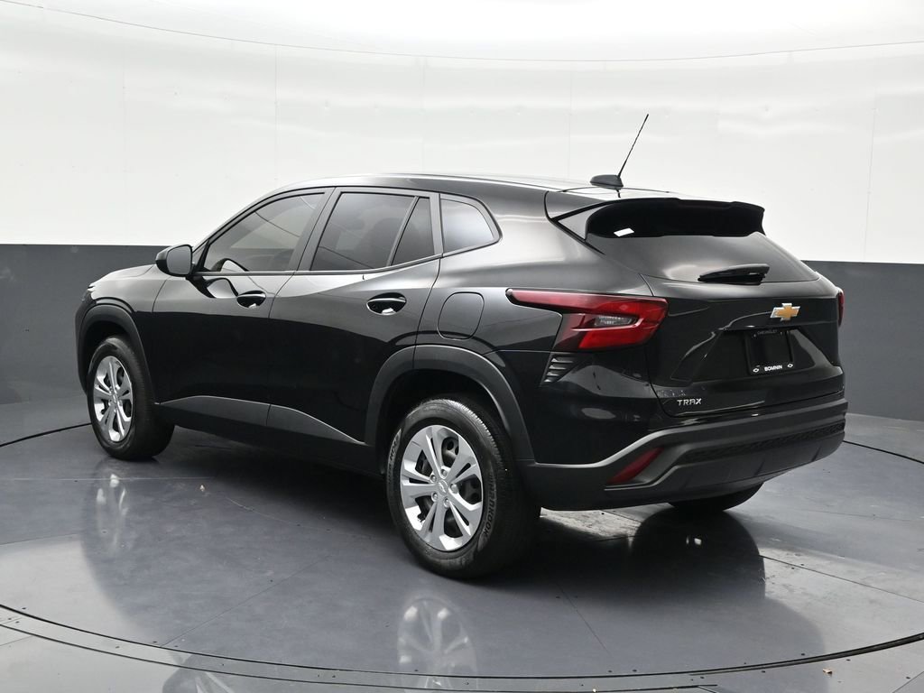 Used 2025 Chevrolet Trax LS image 3