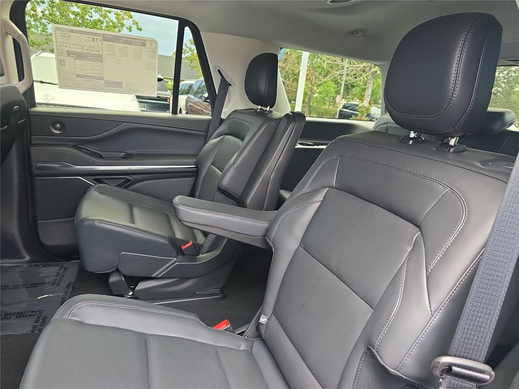 New 2027 Lincoln Navigator Premiere RWD image 12