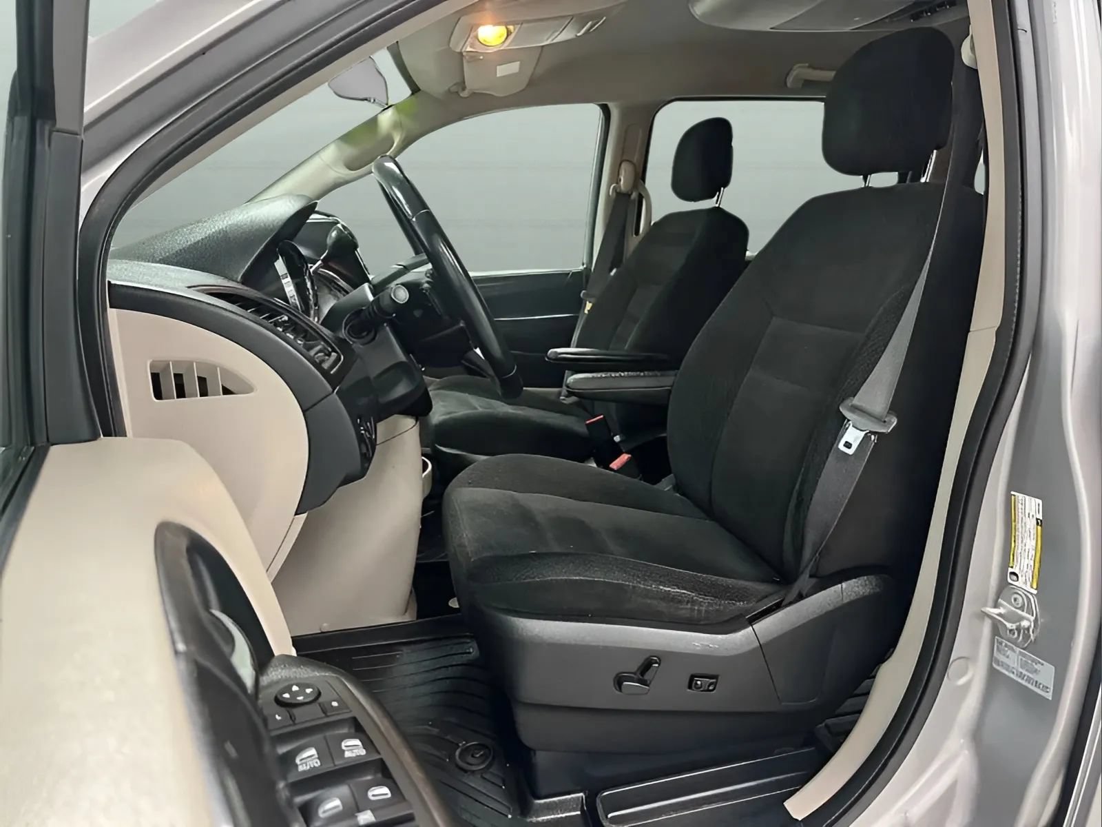 Used 2017 Dodge Grand Caravan SXT w/ Quick Order Package 29G SXT FWD image 10