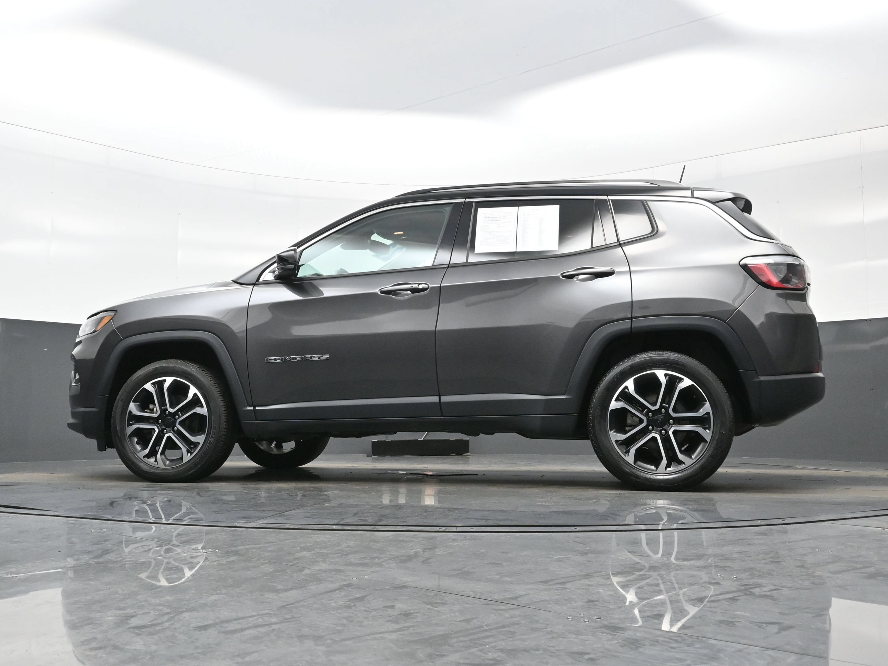Used 2022 Jeep Compass Limited AWD/4WD image 28