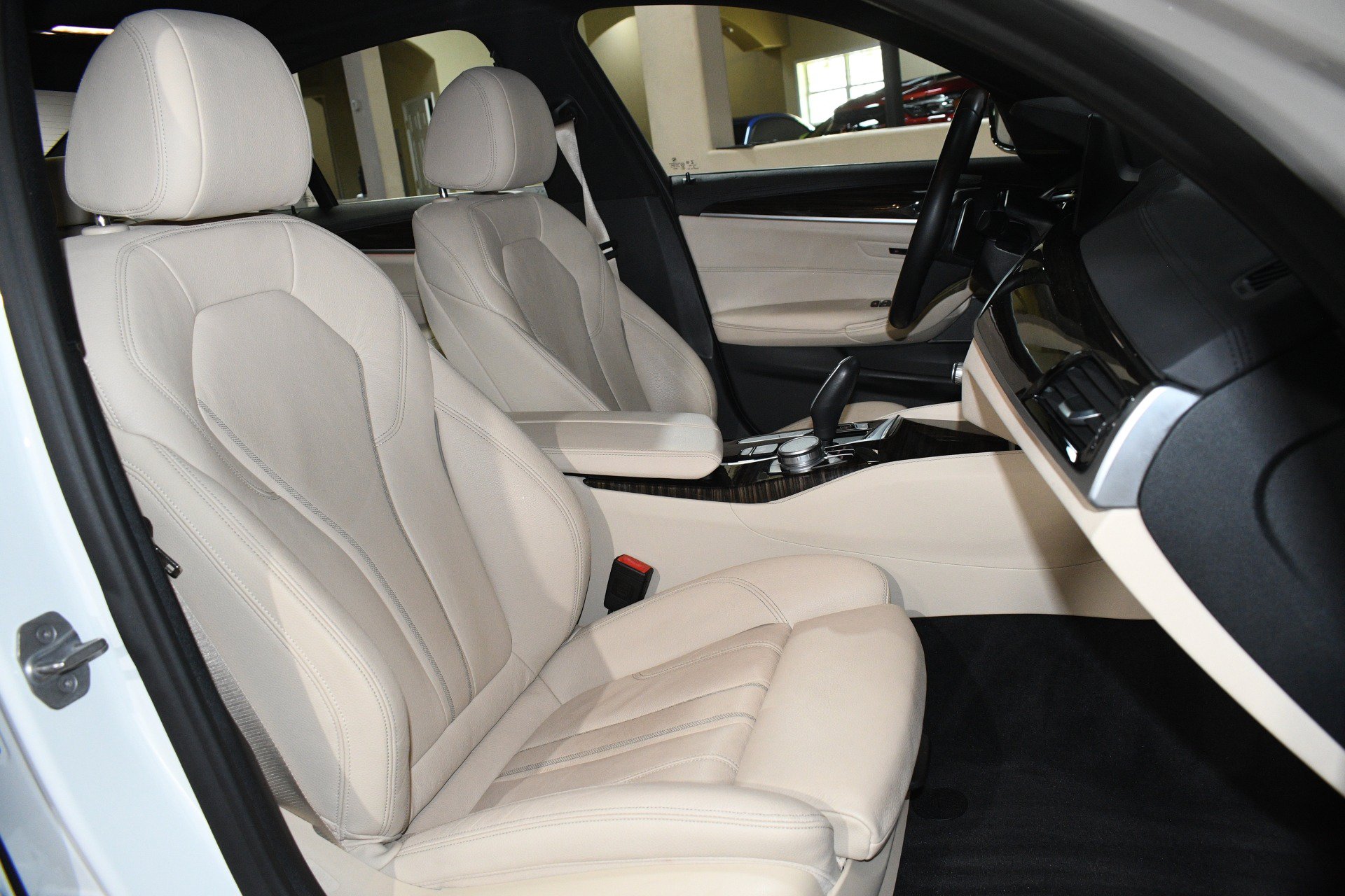 Used 2020 BMW 530i w/ Premium Package RWD image 8