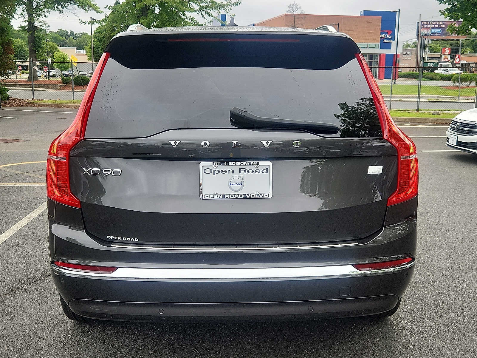 Certified 2024 Volvo XC90 T8 Ultimate w/ Protection Package Premier AWD/4WD image 5