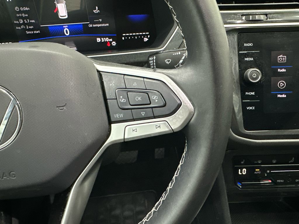 Used 2024 Volkswagen Tiguan SE image 27