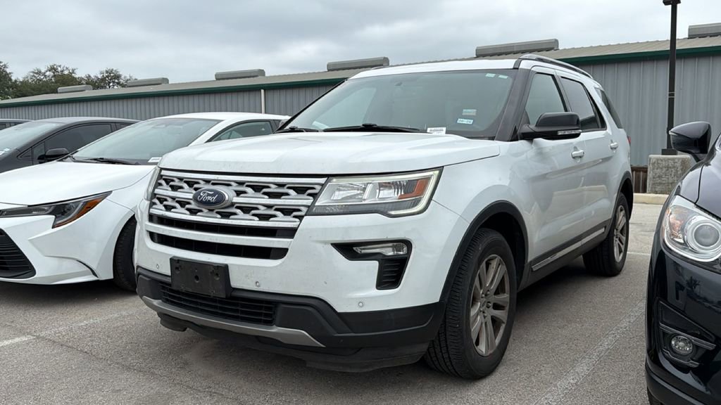 Used 2018 Ford Explorer XLT w/ Equipment Group 202A AWD/4WD image 13
