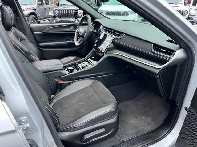 Used 2024 Jeep Grand Cherokee Altitude AWD/4WD image 22