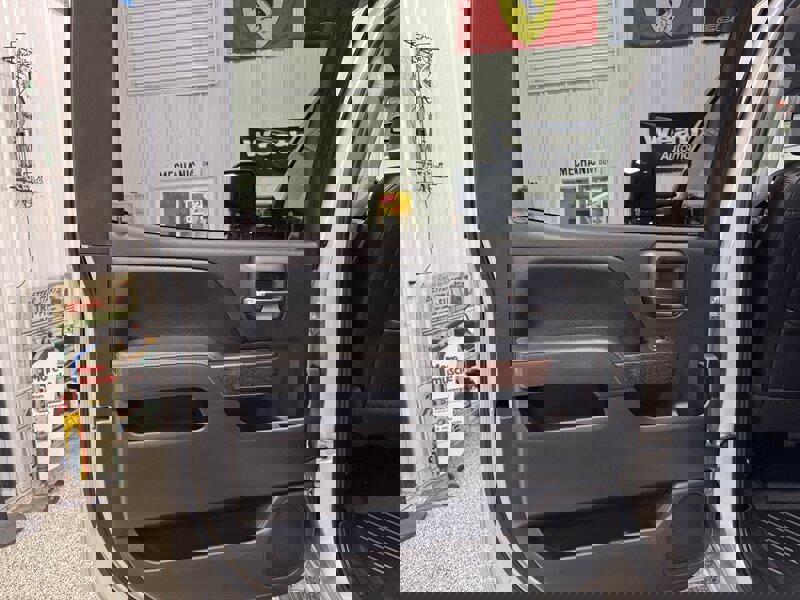 Used 2016 GMC Sierra 2500 SLT w/ Duramax Plus Package image 24