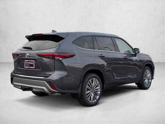 New 2025 Toyota Highlander Platinum image 2