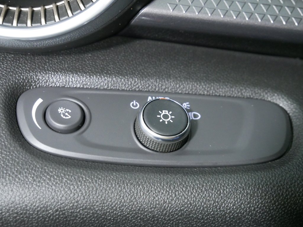 Used 2025 Chevrolet Trax ACTIV w/ Sunroof Package FWD image 24