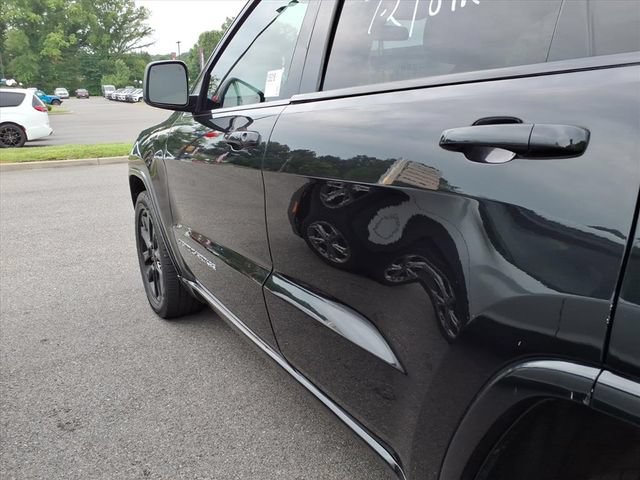 Used 2017 Jeep Grand Cherokee Limited AWD/4WD image 10