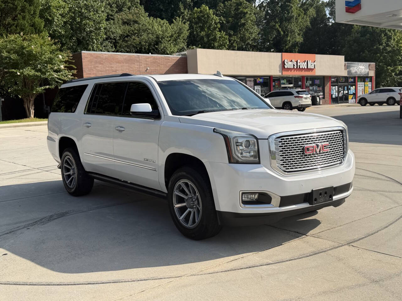 Used 2017 GMC Yukon XL Denali w/ Open Road Package RWD image 3