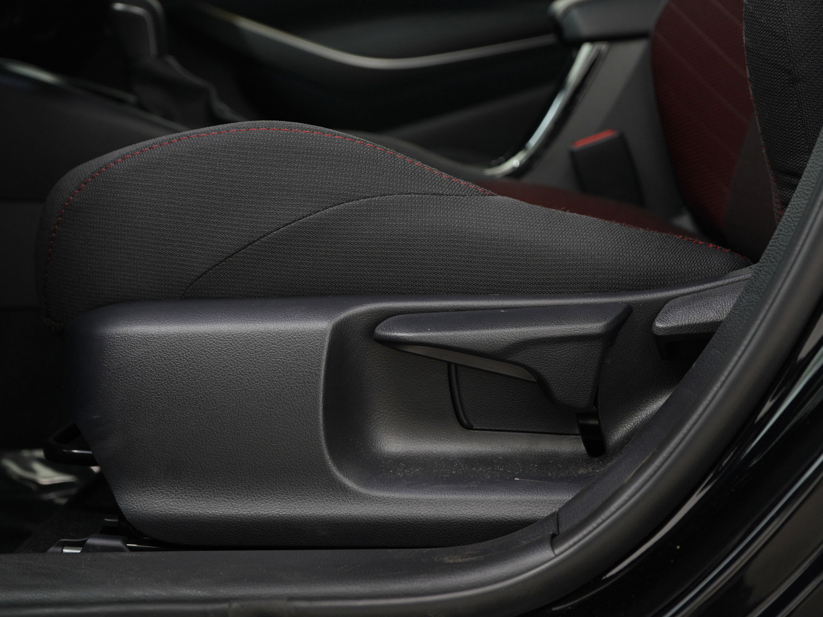 Used 2025 Toyota Corolla SE image 21