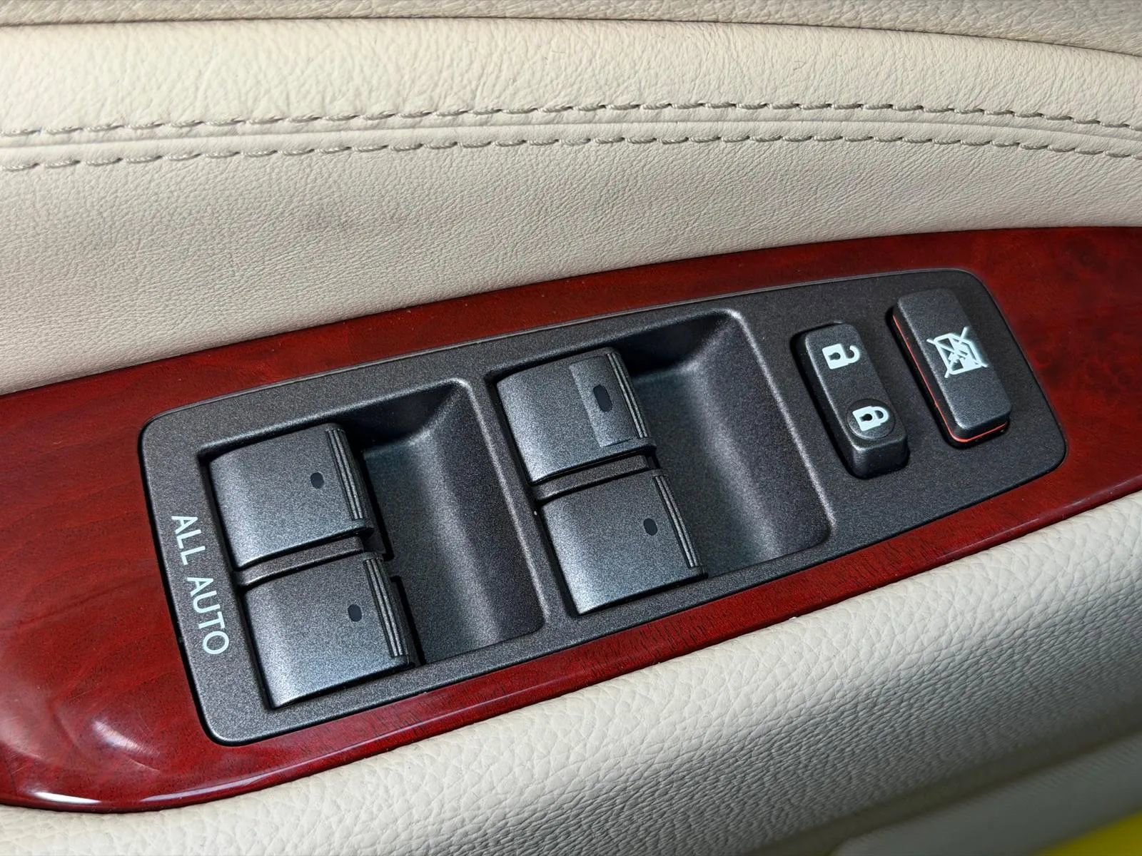 Used 2010 Lexus LS 460 RWD image 20