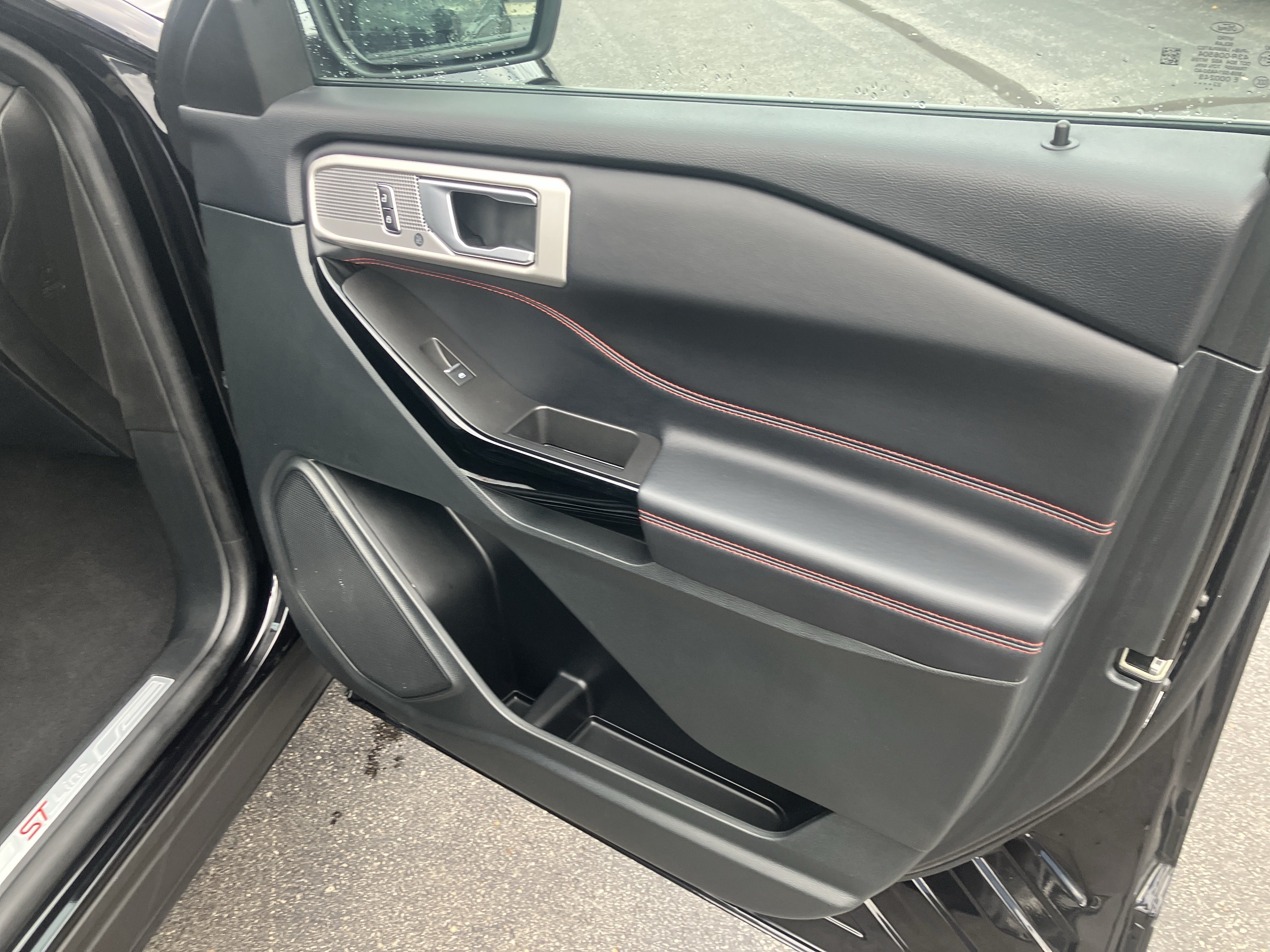 Used 2023 Ford Explorer ST-Line w/ Class IV Trailer Tow Package AWD/4WD image 10