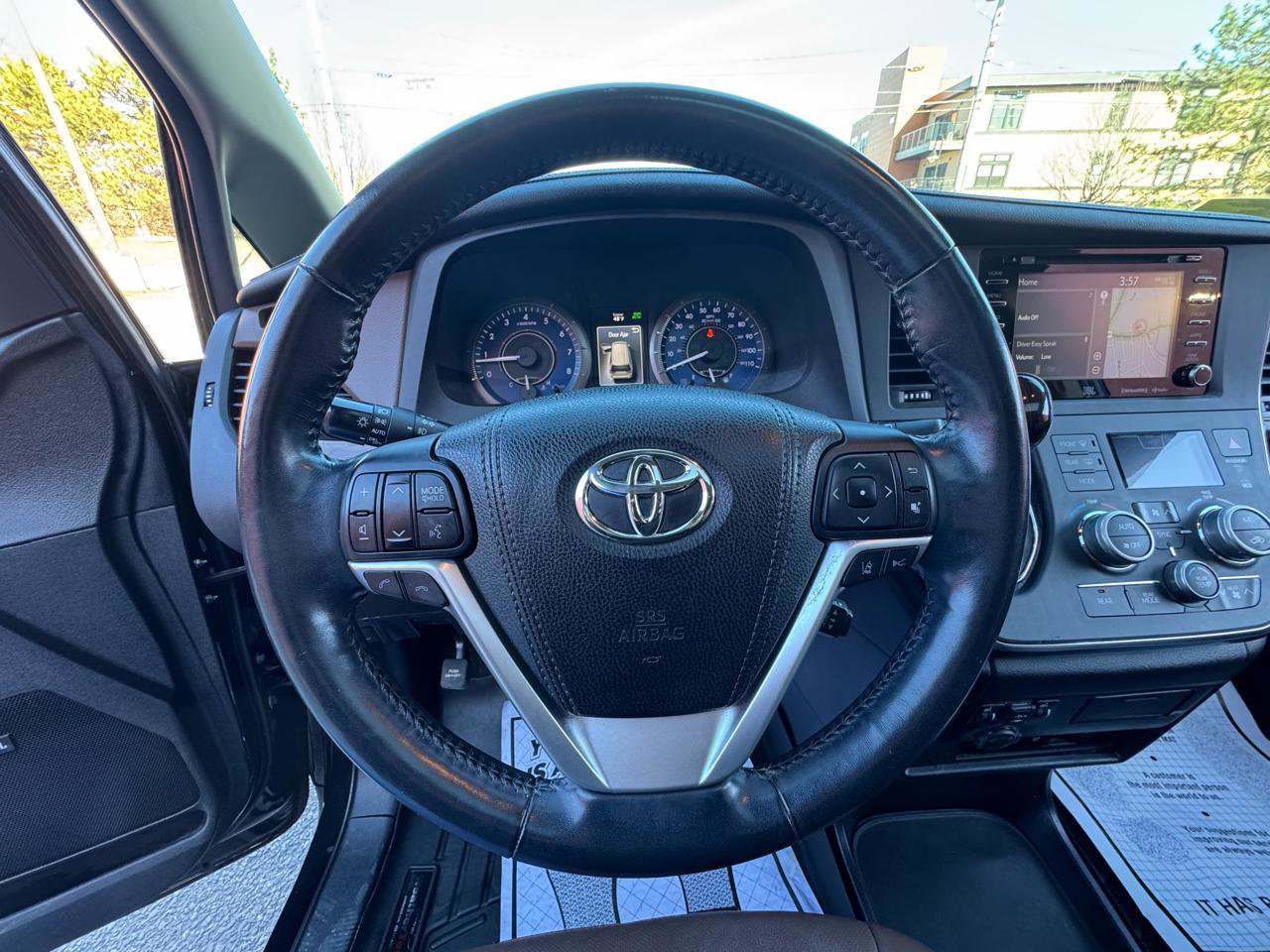 Used 2018 Toyota Sienna Limited Premium image 20