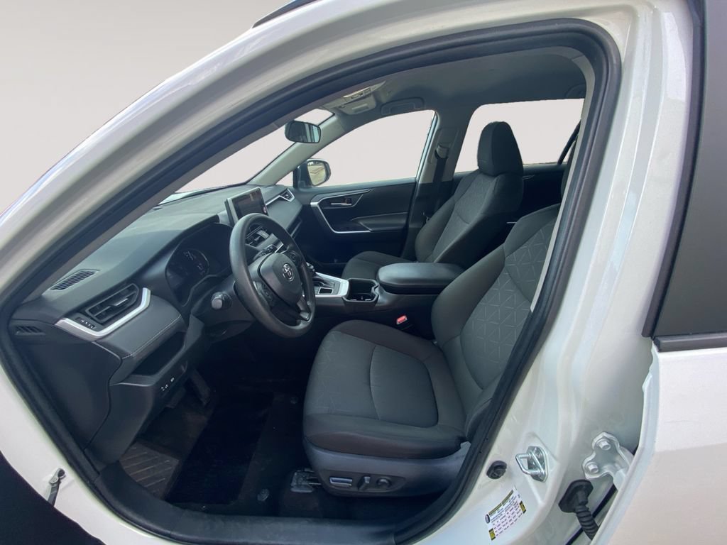 Used 2024 Toyota RAV4 XLE AWD/4WD image 9