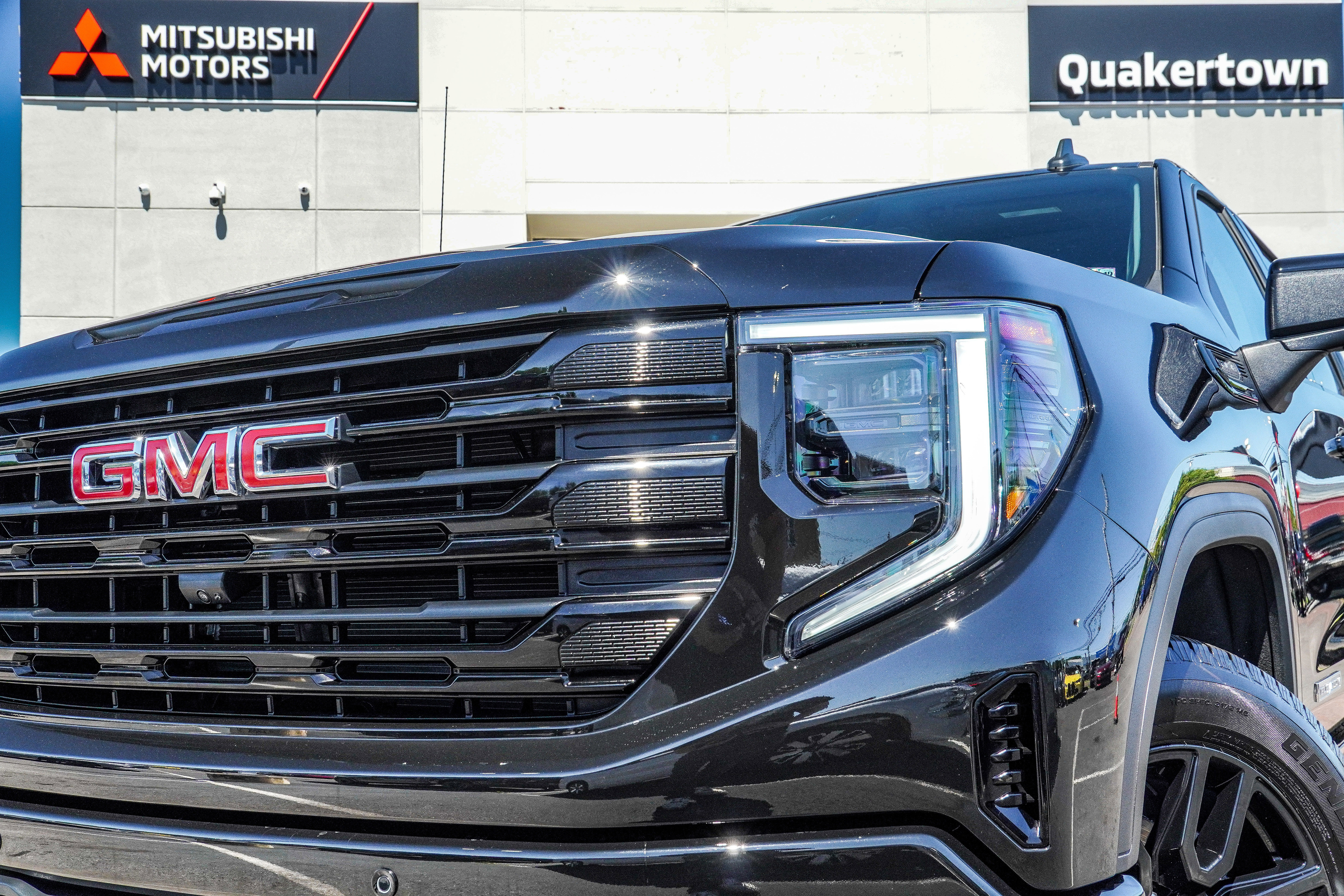 Used 2025 GMC Sierra 1500 Elevation w/ Elevation Premium Package image 8