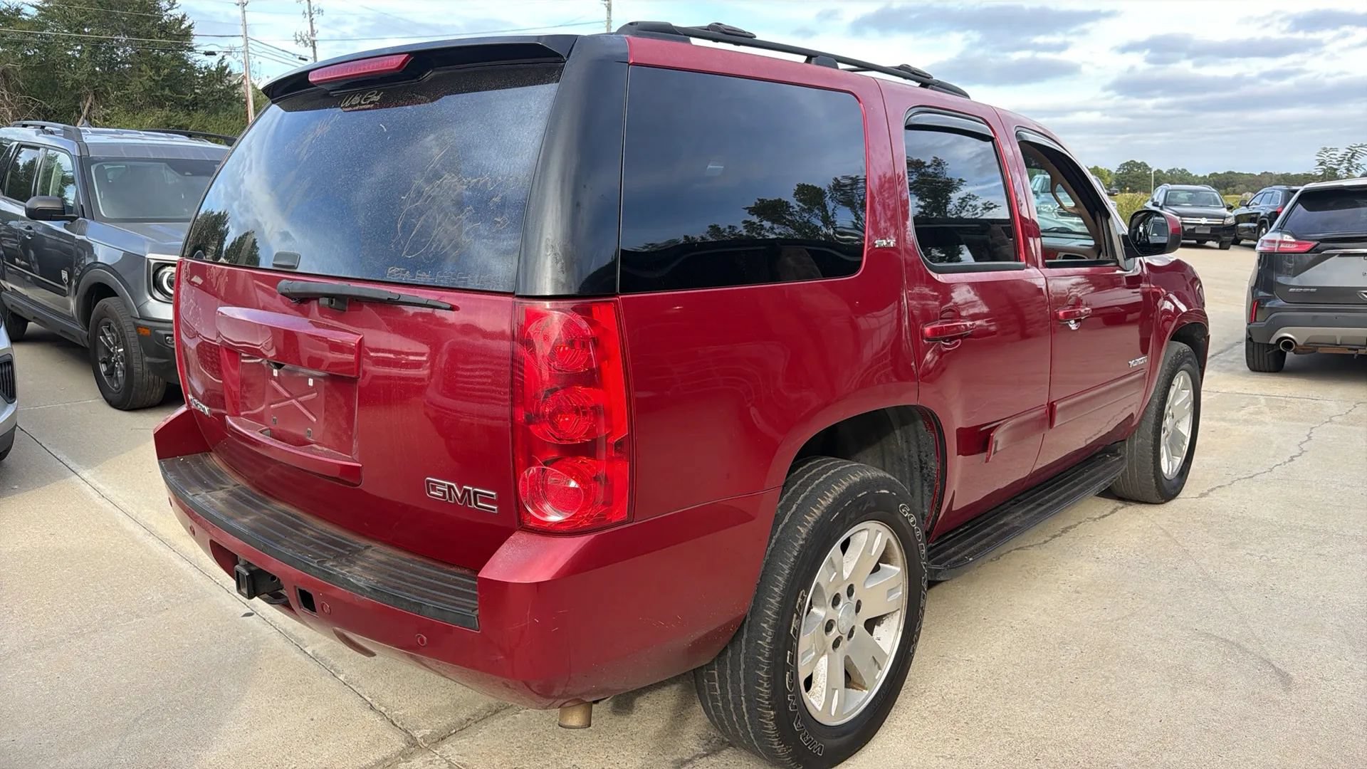 Used 2013 GMC Yukon SLT w/ SLT-2 Equipment Package AWD/4WD image 4