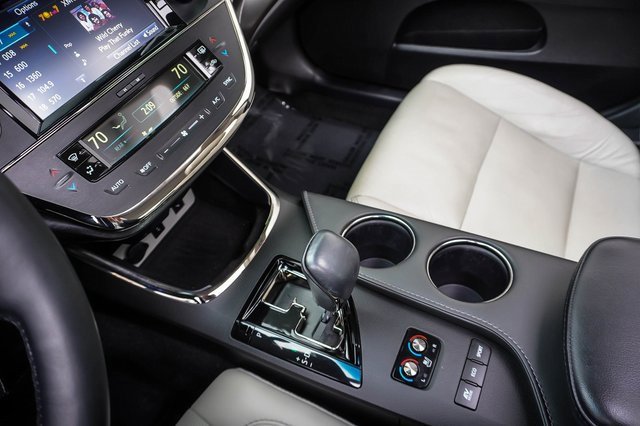 Used 2018 Toyota Avalon Limited image 18