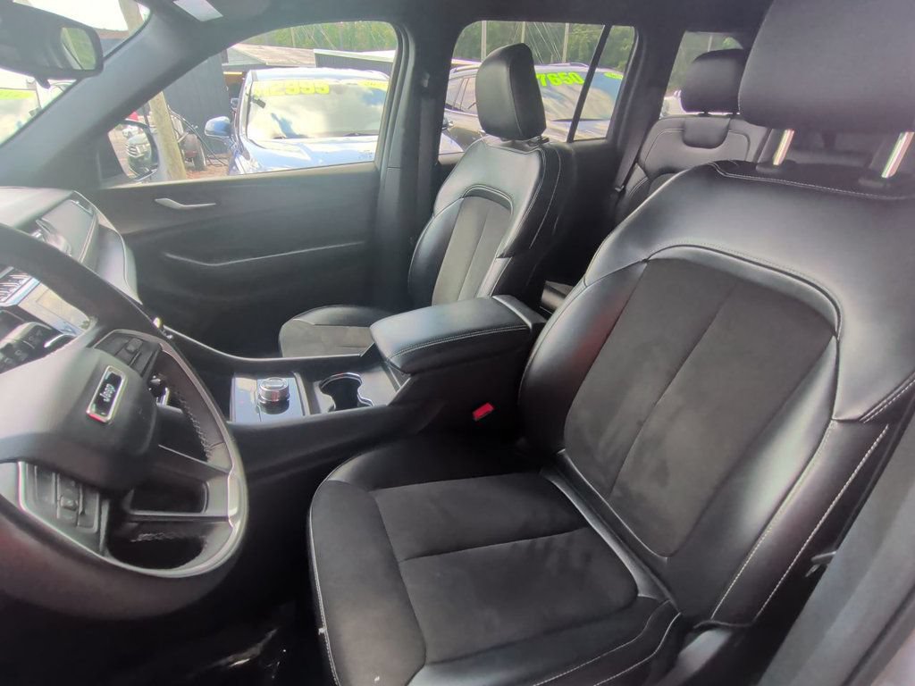 Used 2024 Jeep Grand Cherokee Altitude AWD/4WD image 14