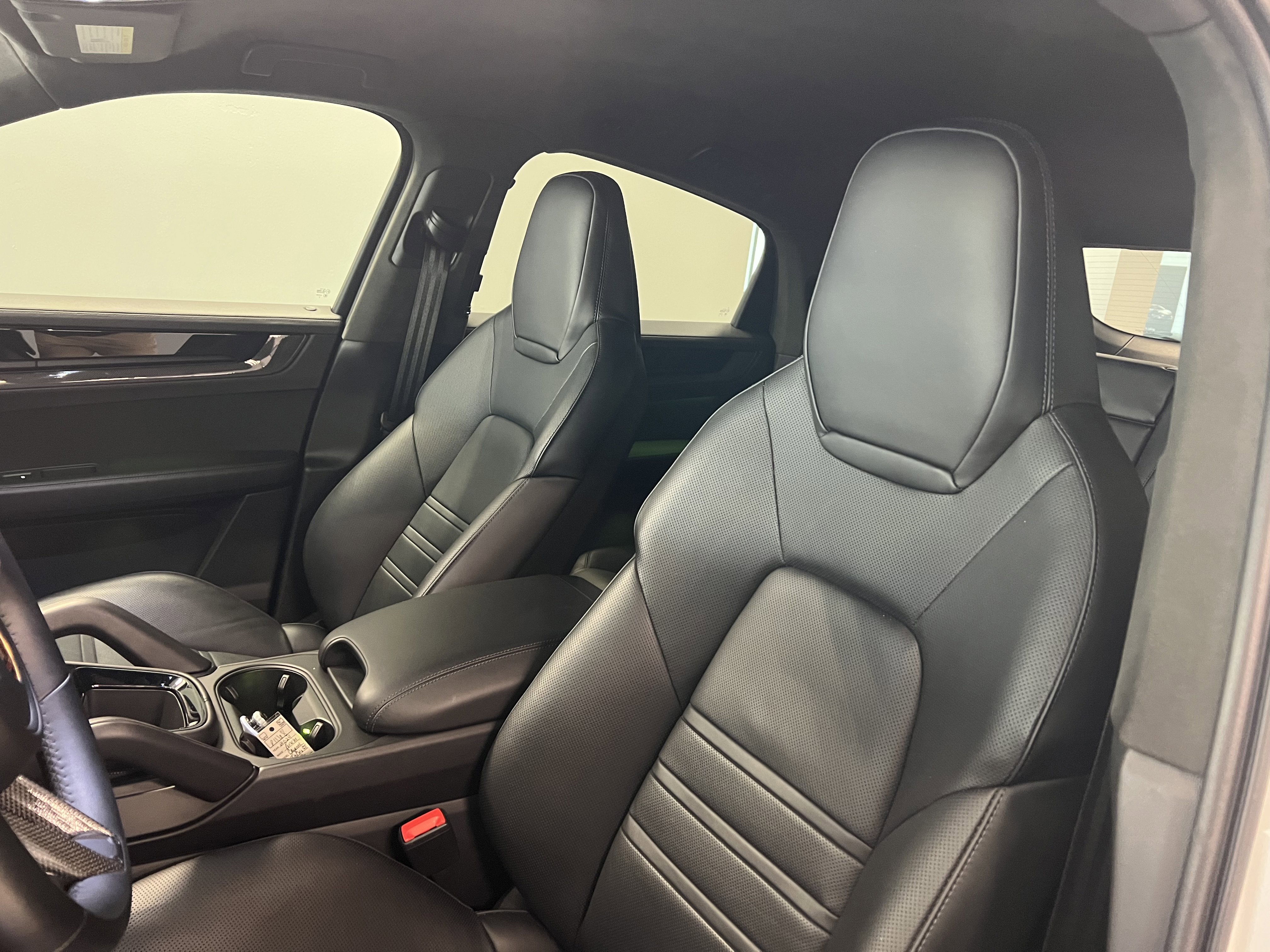Used 2024 Porsche Cayenne Turbo GT AWD/4WD image 20