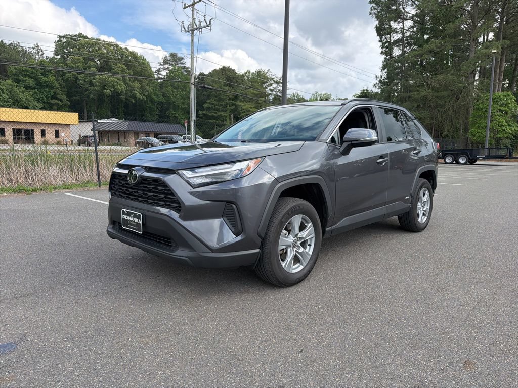 Used 2025 Toyota RAV4 XLE AWD/4WD image 2