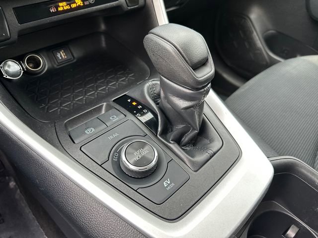 Used 2024 Toyota RAV4 LE AWD/4WD image 41