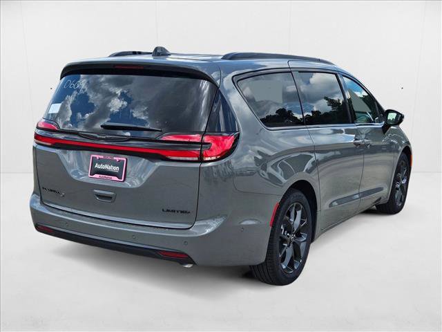 New 2025 Chrysler Pacifica Limited image 5