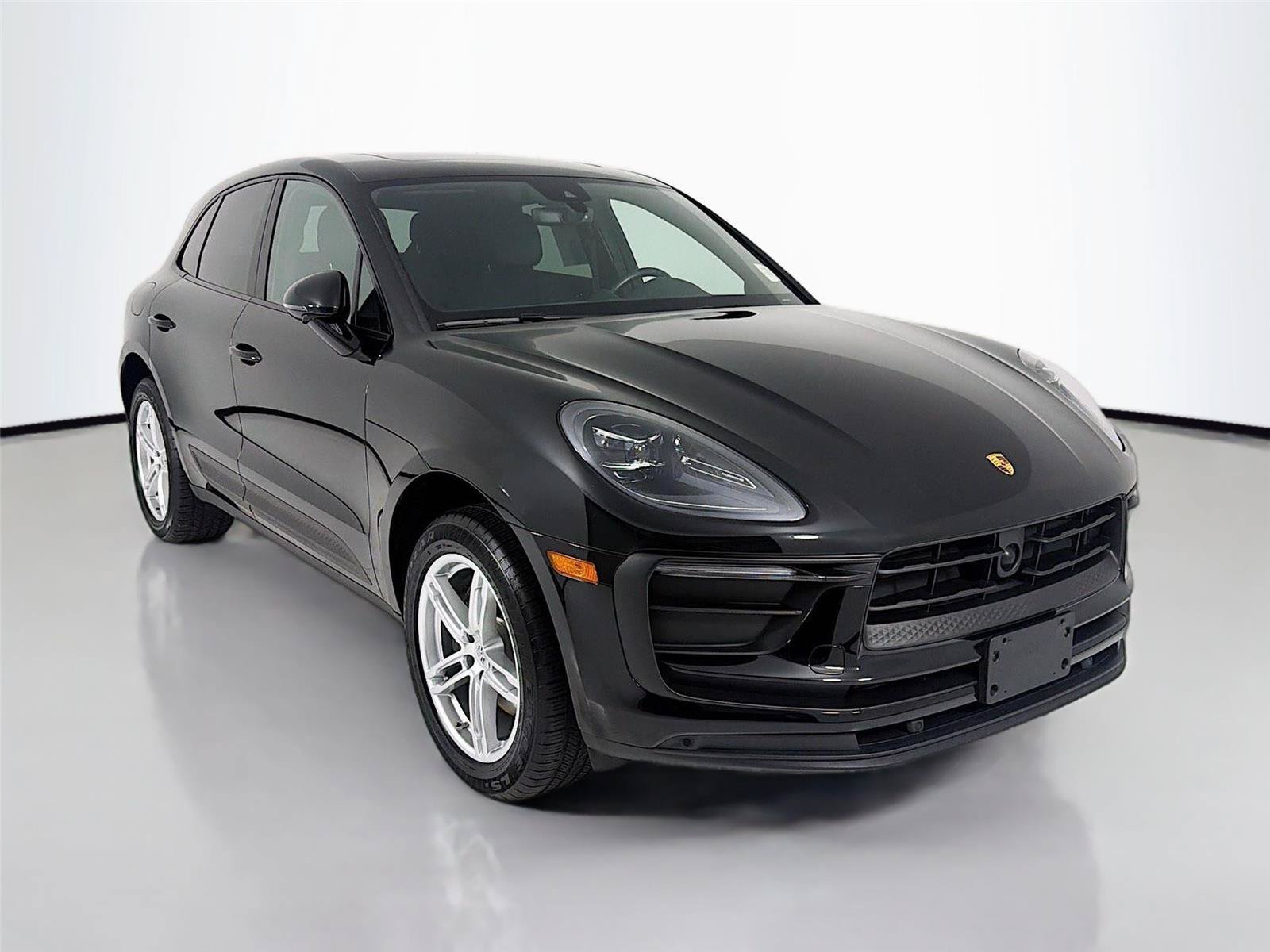 Certified 2023 Porsche Macan AWD/4WD image 29