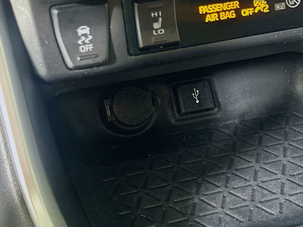 Used 2022 Toyota RAV4 SE w/ Convenience Package image 28