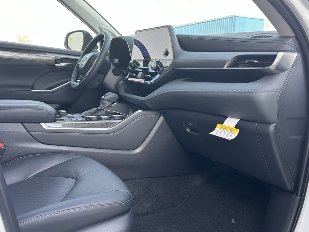 New 2026 Toyota Highlander Limited image 20