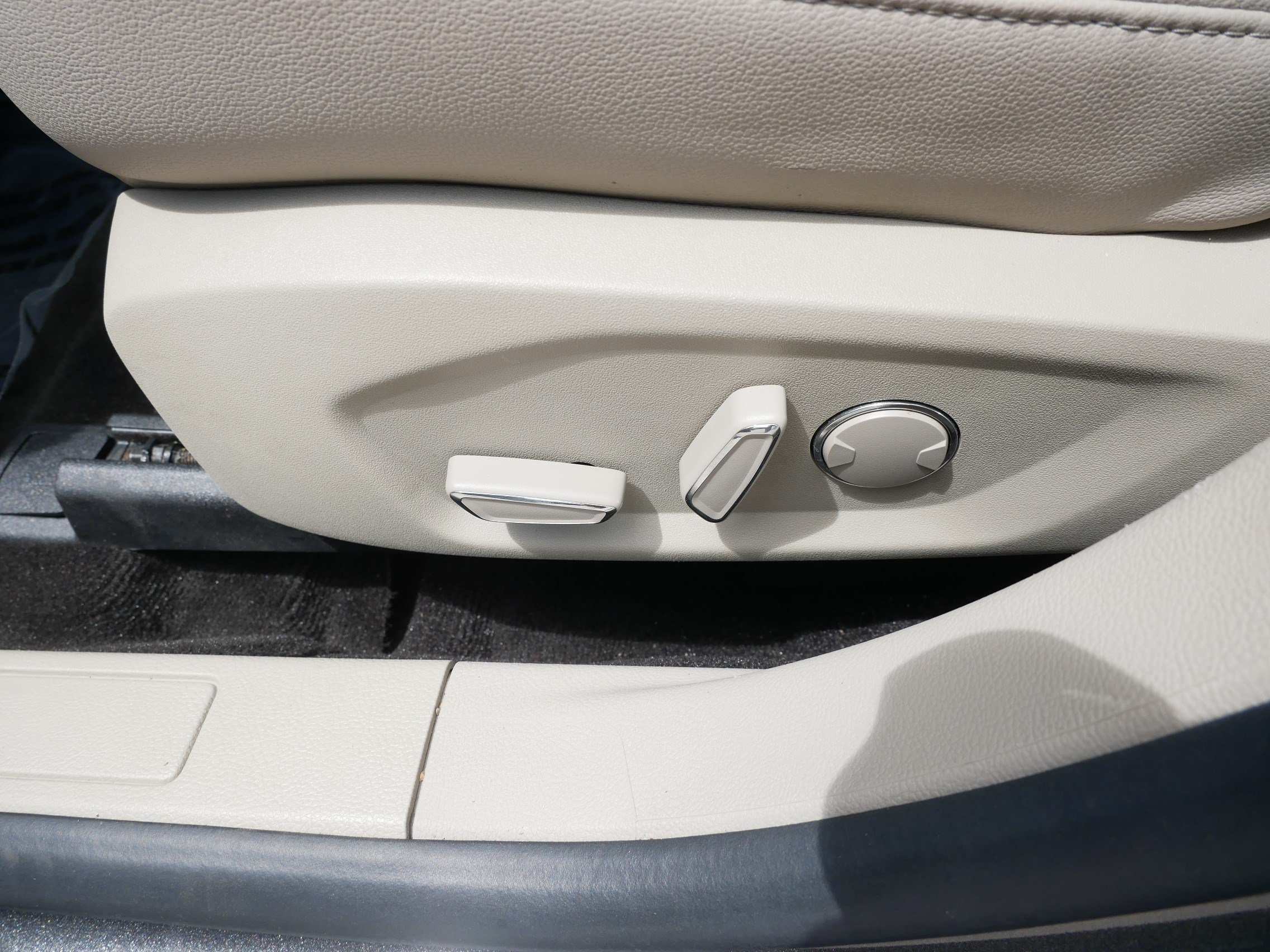 Used 2019 Ford Fusion SEL FWD image 19