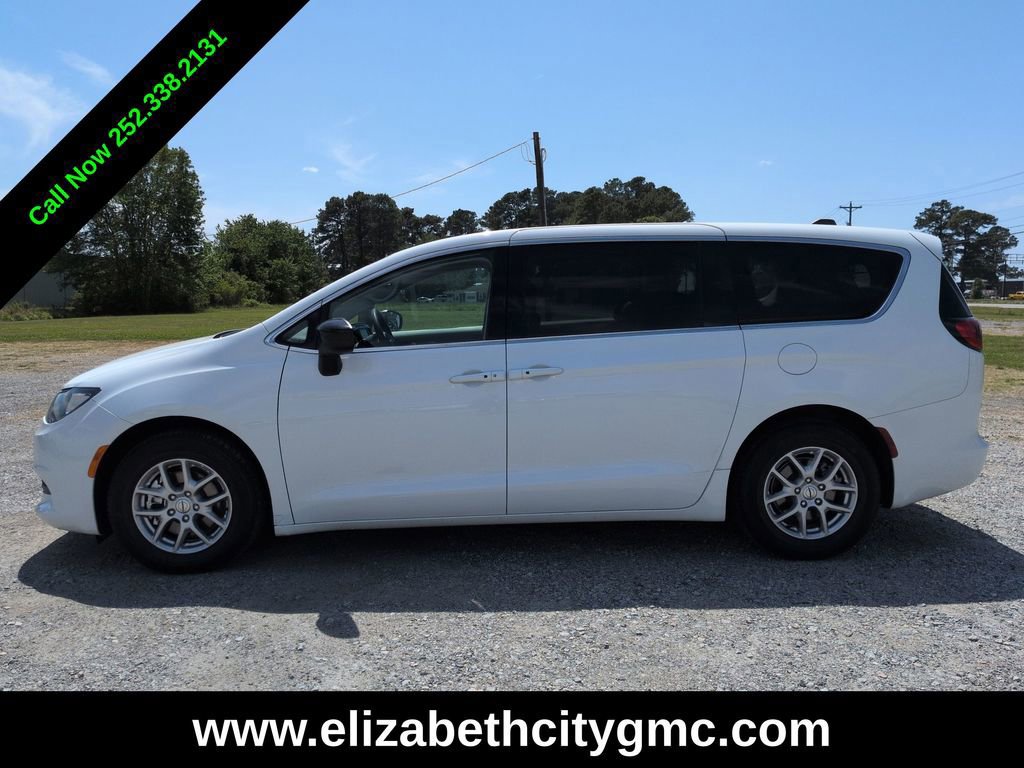 Used 2024 Chrysler Voyager LX FWD image 6